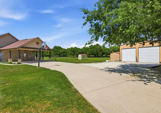 Photo 3 of Single family home for sale at 11480 Chisum Rd, Sanger, TX 76266 | MLS# 21293390 | Listing updated on 2026-10-08