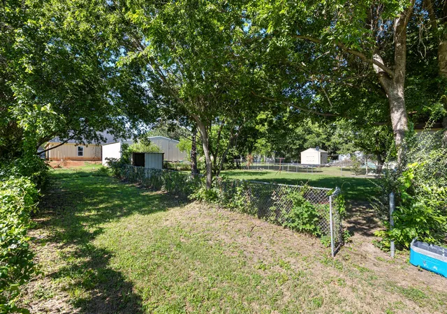 Homes for sale in Bridgeport, TX | 2006 E Cates St, Bridgeport, TX 76426 | MLS# 21290113