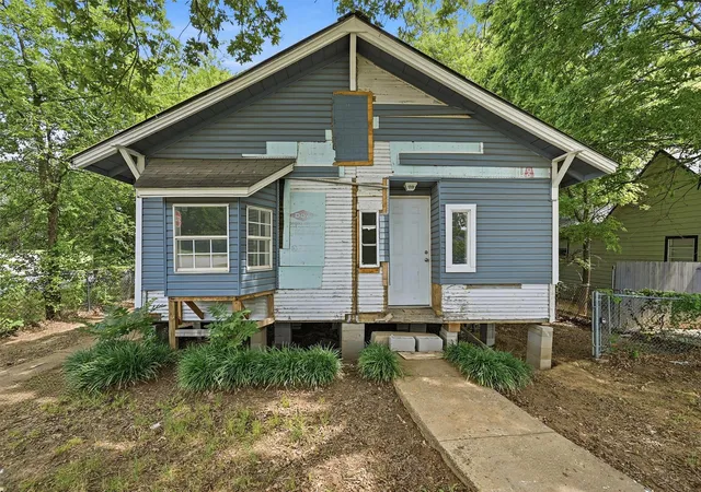 Homes for sale in Denison, TX | 829 W Walker St, Denison, TX 75020 | MLS# 21291778