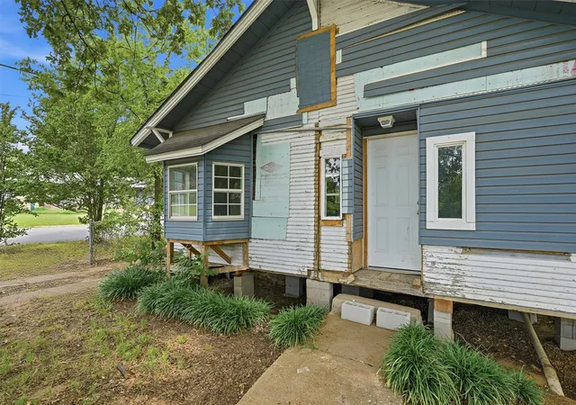 Homes for sale in Denison, TX | 829 W Walker St, Denison, TX 75020 | MLS# 21291778