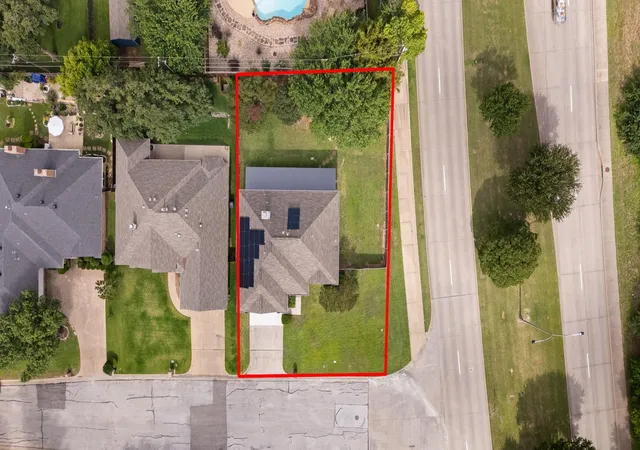 Photo 4 of Single family home for sale at 6000 Red Fern Dr, Arlington, TX 76001 | MLS# 21292942 | Listing updated on 2026-08-04
