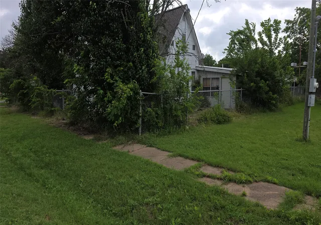 Photo 3 of Single family home for sale at 313 N Pearl St, Trenton, TX 75490 | MLS# 21291017 | Listing updated on 2026-08-10