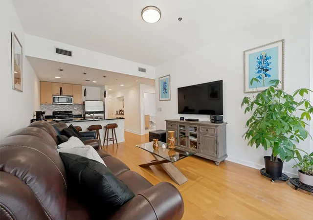 Photo 3 of Condo for sale at 1200 Main St #1207, Dallas, TX 75202 | MLS# 21289241 | Listing updated on 2026-10-02