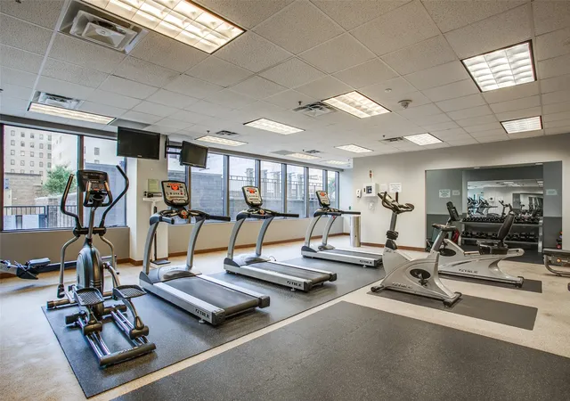Photo 4 of Condo for sale at 1200 Main St #1207, Dallas, TX 75202 | MLS# 21289241 | Listing updated on 2026-10-02