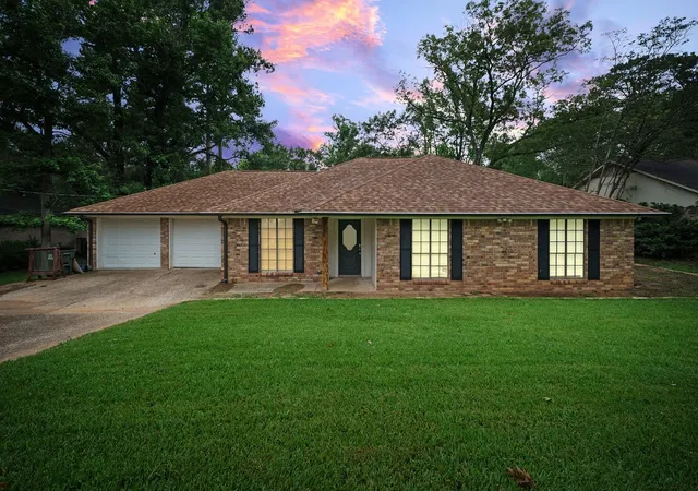 Photo 1 of Single family home for sale at 15060 Willowwood Dr, Tyler, TX 75703 | MLS# 21291478 | Listing updated on 2026-09-27