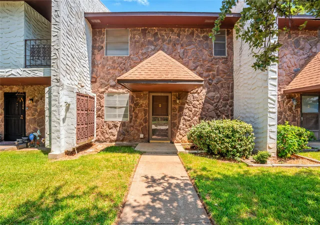 2nd image of 1719 E Grauwyler Rd #103, Irving, TX 75061 | MLS# 21295313