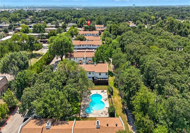 2nd image of 1719 E Grauwyler Rd, Irving, TX 75061
