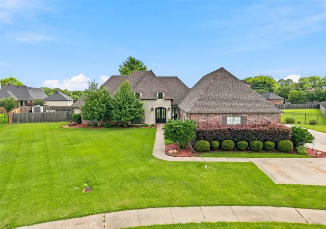 Photo 2 of Sale Pending at 605 Fall Winds, Bossier City, LA 71111 | MLS# 21290360 | Listing updated on 2026-08-22