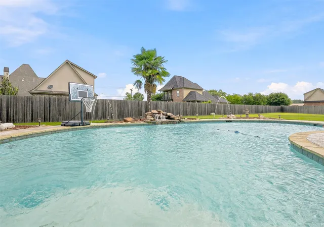 Photo 4 of Sale Pending at 605 Fall Winds, Bossier City, LA 71111 | MLS# 21290360 | Listing updated on 2026-08-22