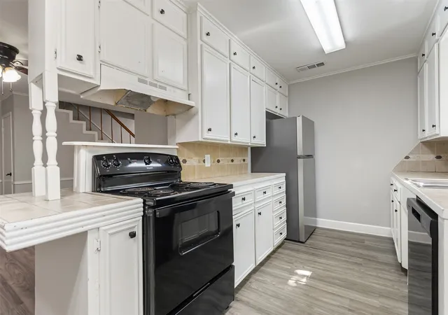 Listing Photo 4 - Condo for sale in building located at 2228 Aberdeen Dr, Tyler, TX 75703 - Unit #2226