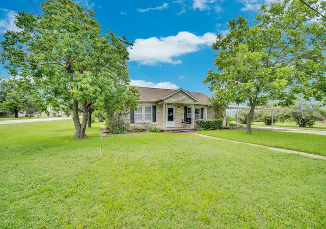 Photo 3 of Single family home for sale at 508 E Henderson St, Itasca, TX 76055 | MLS# 21286270 | Listing updated on 2026-08-27