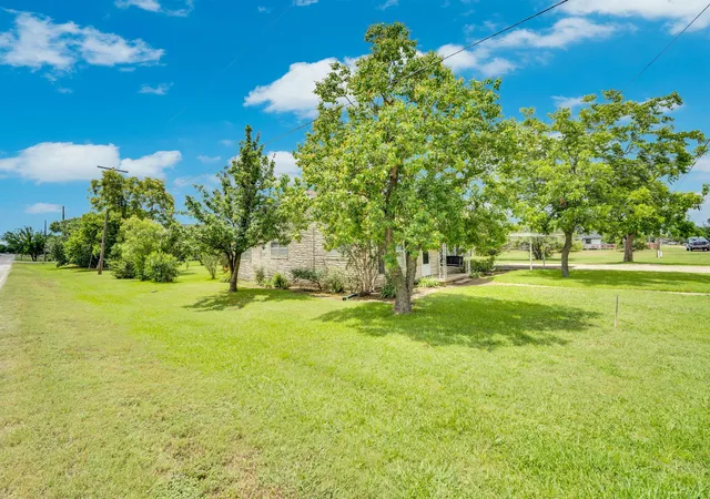 Photo 3 of Single family home for sale at 508 E Henderson St, Itasca, TX 76055 | MLS# 21286270 | Listing updated on 2026-08-27