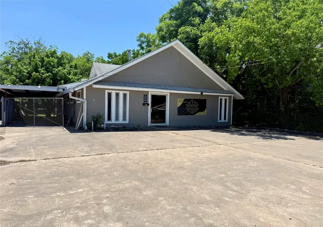 Photo 2 of Multi family home for sale at 406 Live Oak St, Marlin, TX 76661 | MLS# 21295316 | Listing updated on 2026-07-14