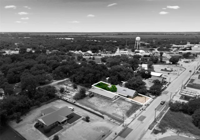 Photo 3 of Multi family home for sale at 406 Live Oak St, Marlin, TX 76661 | MLS# 21295316 | Listing updated on 2026-07-14
