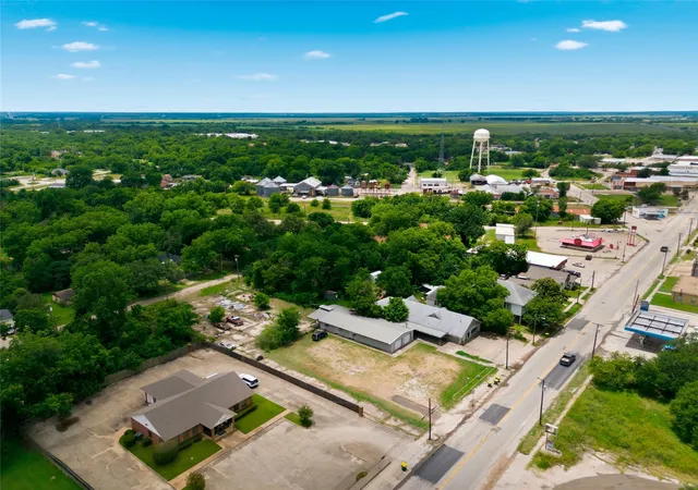Photo 3 of House for sale at 406 Live Oak St, Marlin, TX 76661 | MLS# 21295316 | Listing updated on 2026-07-14
