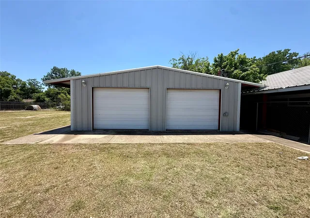 Photo 2 of Multi family home for sale at 408 Live Oak St St, Marlin, TX 76661 | MLS# 21295394 | Listing updated on 2026-07-14