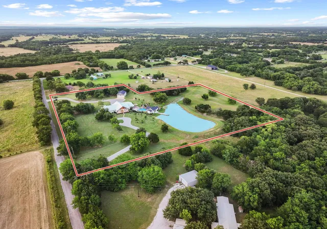 Photo 1 of Mansion for sale at 192 Mcclain Ln, Pottsboro, TX 75076 | MLS# 21290454 | Listing updated on 2026-09-24