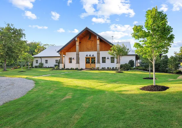 Photo 3 of Single family home for sale at 192 Mcclain Ln, Pottsboro, TX 75076 | MLS# 21290454 | Listing updated on 2026-09-24