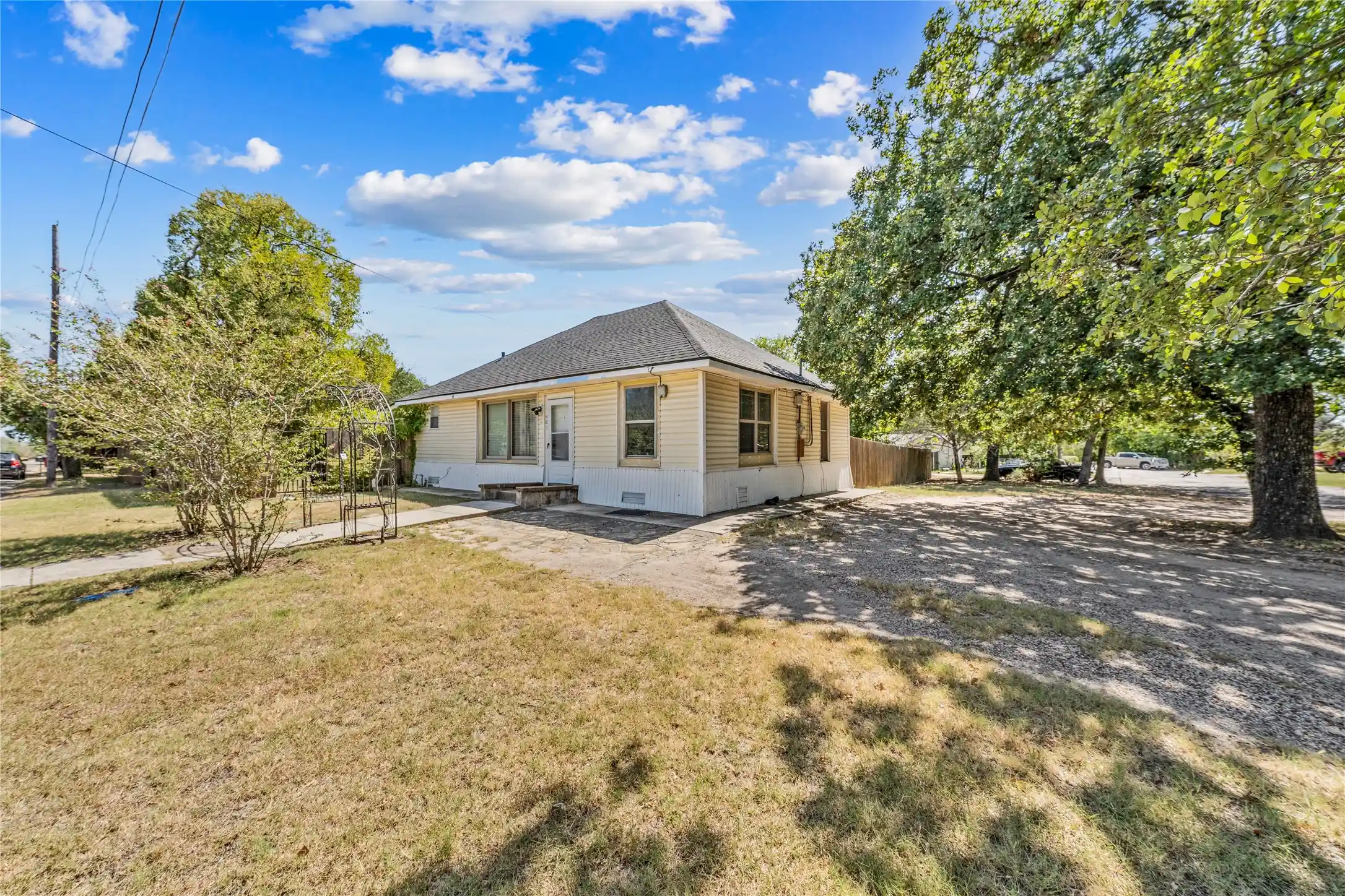 Photo 1 of Single family home for sale at 401 Powers St, Waco, TX 76705 | MLS# 21222820 | Listing updated on 2026-10-27