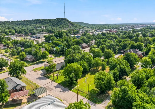 Homes for sale in Mineral Wells, TX | 415 Se 5th, Mineral Wells, TX 76067 | MLS# 21295393