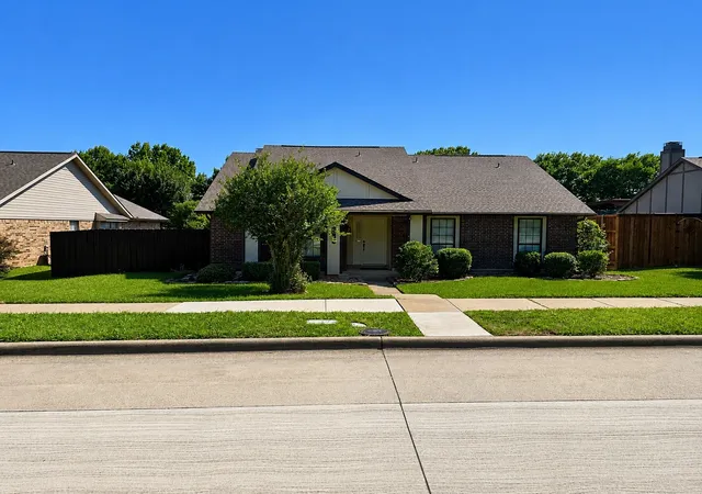 Homes for sale in Plano, TX | 1308 Mullins Dr, Plano, TX 75025 | MLS# 21295212
