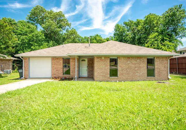 2nd image of 4904 Brookhollow Dr, Sachse, TX 75048 | MLS# 21295512