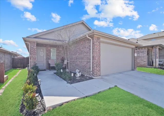 4th image of 136 Greengate Dr, Boyd, TX 76023 | MLS# 21295552