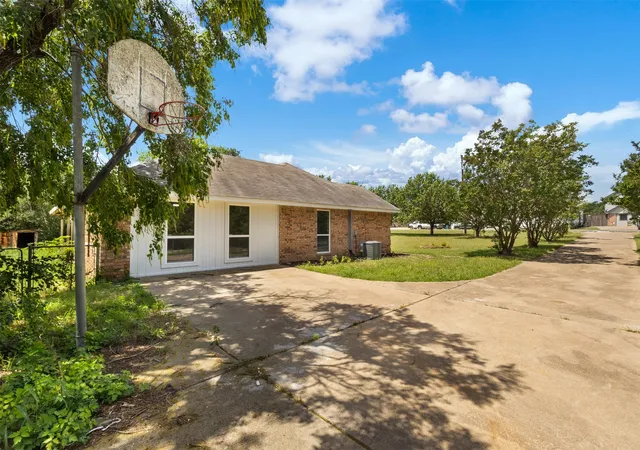 Homes for sale in Midlothian, TX | 1940 Elm Creek Ln, Midlothian, TX 76065 | MLS# 21294378