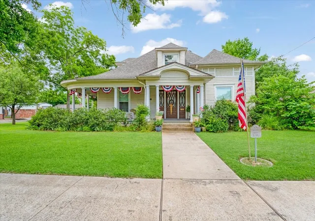Homes for sale in Honey Grove, TX | 704 E Main St, Honey Grove, TX 75446 | MLS# 21295604
