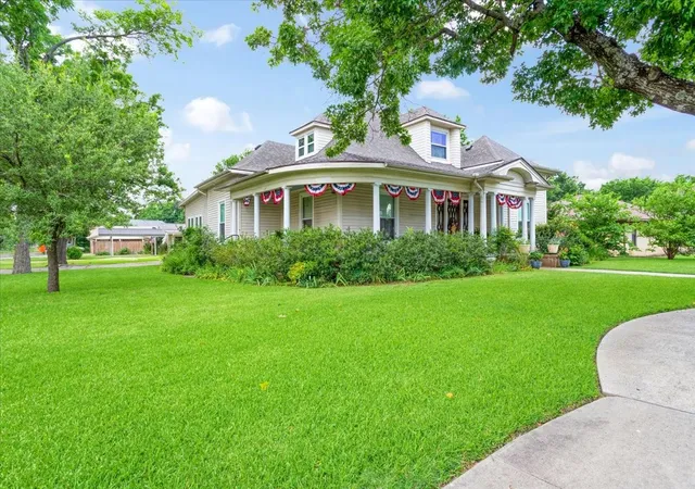 Homes for sale in Honey Grove, TX | 704 E Main St, Honey Grove, TX 75446 | MLS# 21295604