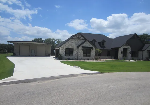 Homes for sale in Tolar, TX | 625 Dana Ct, Tolar, TX 76476 | MLS# 21293620