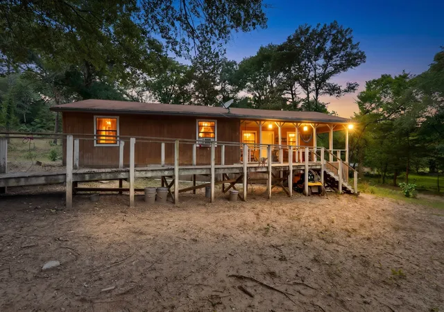Photo 3 of Manufactured home for sale at 10823 Lakeview Trl, Quinlan, TX 75474 | MLS# 21294285 | Listing updated on 2026-09-26