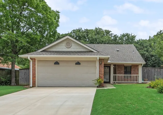 Single family home for sale at 2904 Weston Dr, Denton, TX 76209 | MLS# 21295086