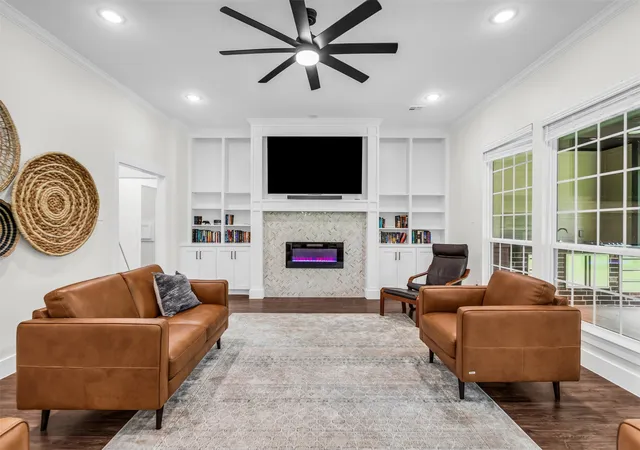 Photo 3 of Single family home for sale at 1028 W Day St, Denison, TX 75020 | MLS# 21275362 | Listing updated on 2026-09-21