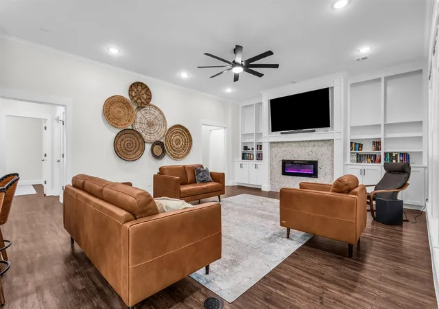 Photo 3 of Single family home for sale at 1028 W Day St, Denison, TX 75020 | MLS# 21275362 | Listing updated on 2026-09-21