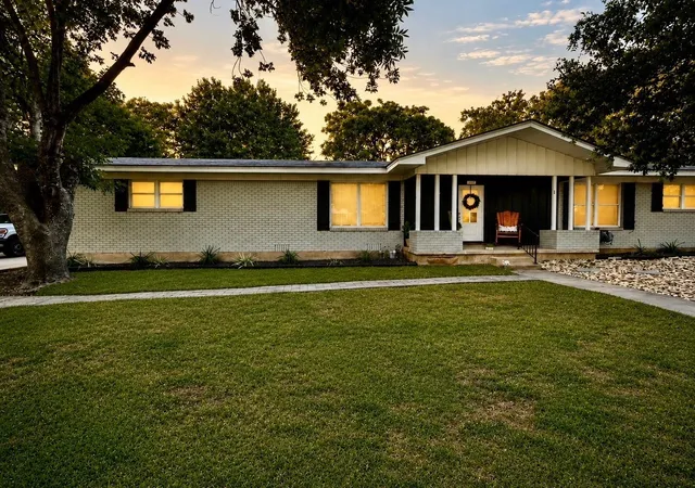 Photo 1 of Single family home for sale at 617 Cardinal Dr, Woodway, TX 76712 | MLS# 21294213 | Listing updated on 2026-07-25