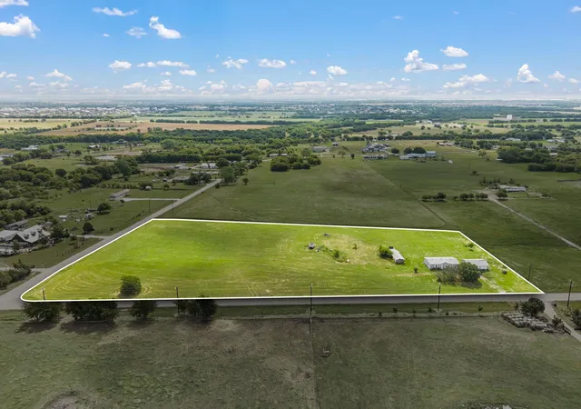 4th image of 17711 James C Jack Dr, Justin, TX 76247 | MLS# 21284366