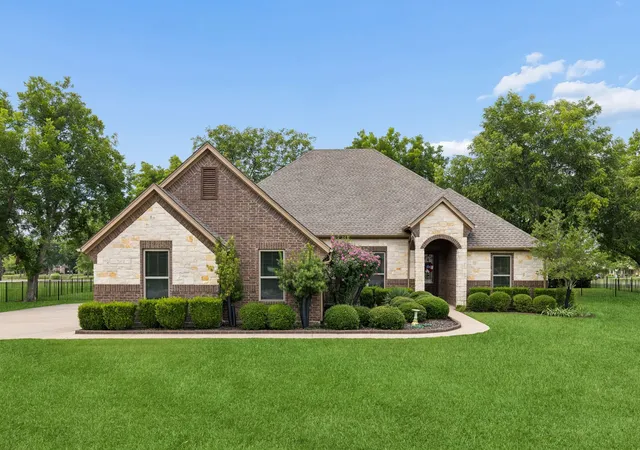 Photo 1 of Sale Pending at 5707 Medinah Dr, Granbury, TX 76049 | MLS# 21295829 | Listing updated on 2026-07-20