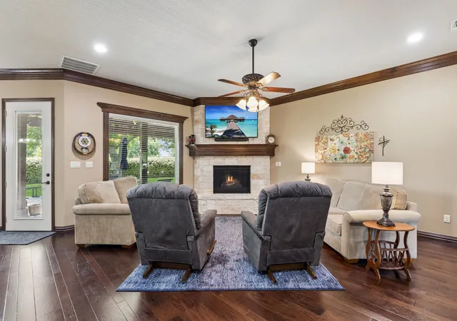 Photo 3 of Sale Pending at 5707 Medinah Dr, Granbury, TX 76049 | MLS# 21295829 | Listing updated on 2026-07-20