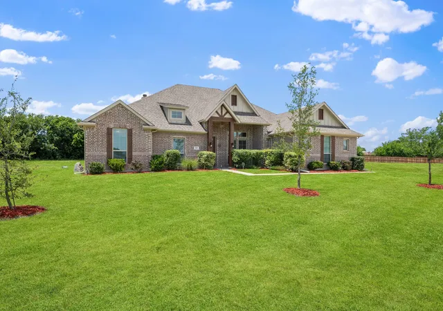 Photo 2 of Single family home for sale at 583 Crystal Lake Ln, Red Oak, TX 75154 | MLS# 21292530 | Listing updated on 2026-07-22