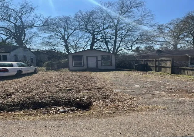 Photo 1 of Single family home for sale at 2623 Regent St, Shreveport, LA 71103 | MLS# 21288096 | Listing updated on 2026-07-23