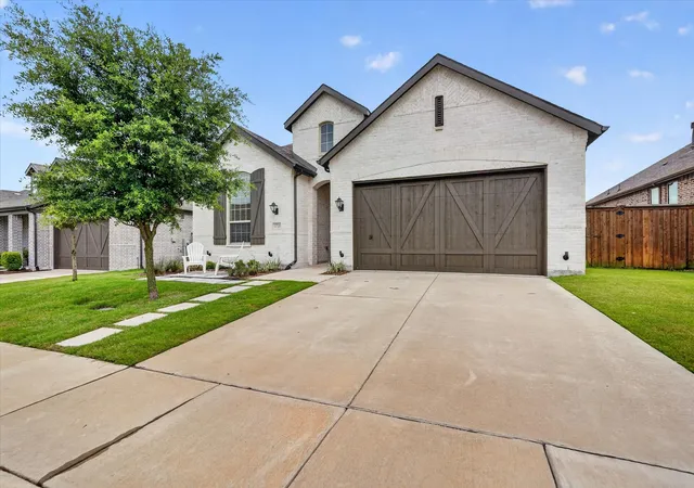 Photo 2 of Single family home for sale at 1713 Pieneze Dr, Rockwall, TX 75032 | MLS# 21294734 | Listing updated on 2026-08-27