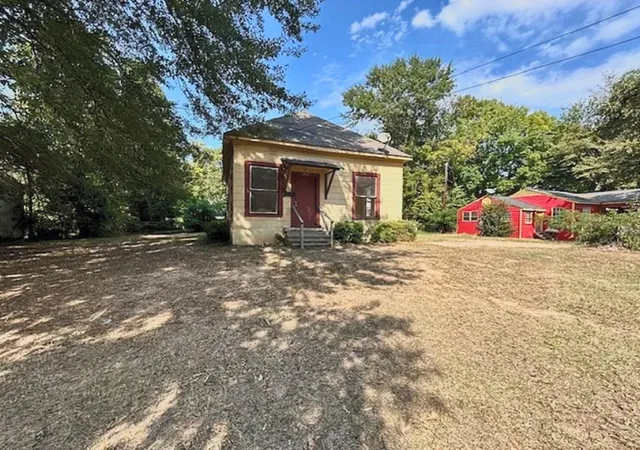 Photo 1 of Single family home for sale at 2512 Merwin St, Shreveport, LA 71103 | MLS# 21288002 | Listing updated on 2026-07-23
