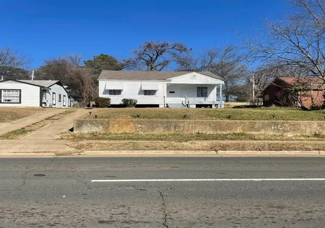 Photo 1 of Single family home for sale at 3548 Lakeshore Dr, Shreveport, LA 71109 | MLS# 21287869 | Listing updated on 2026-07-24