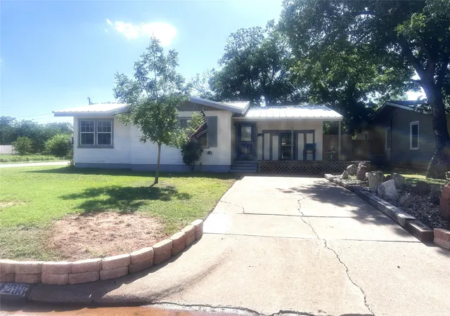 Homes for sale in Abilene, TX | 1298 S La Salle Dr, Abilene, TX 79605 | MLS# 21289594