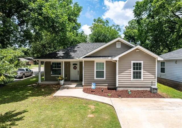 Homes for sale in Denison, TX | 231 W Murray St, Denison, TX 75020 | MLS# 21290527