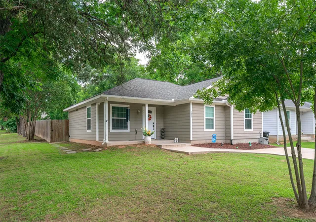 Homes for sale in Denison, TX | 231 W Murray St, Denison, TX 75020 | MLS# 21290527