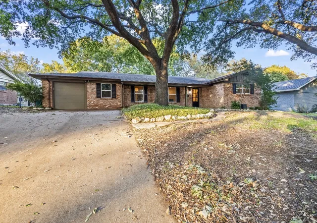 Photo 1 of Single family home for sale at 4112 Selkirk Dr W, Fort Worth, TX 76109 | MLS# 21295999 | Listing updated on 2026-07-28