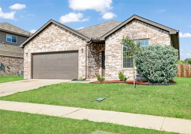 Photo 2 of Single family home for sale at 1217 Benwick Dr, Van Alstyne, TX 75495 | MLS# 21296013 | Listing updated on 2026-10-07