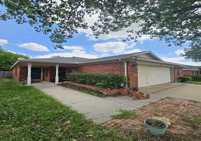 Photo 1 of Single family home for sale at 2417 Ensenada Ln, Fort Worth, TX 76108 | MLS# 21296031 | Listing updated on 2026-08-24